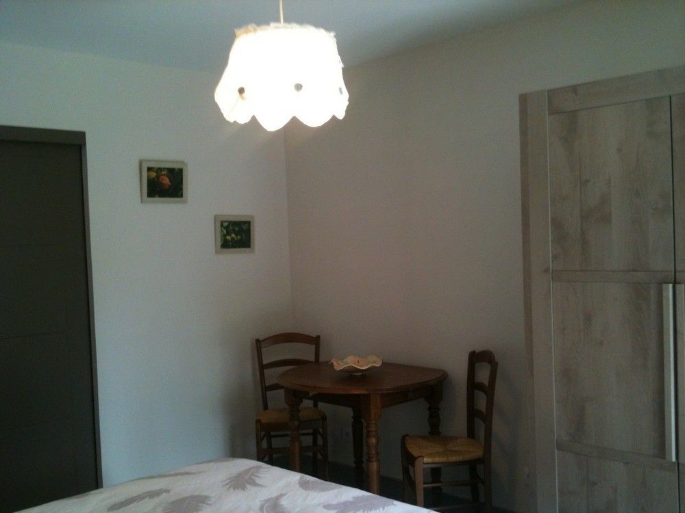 Le Mas De Servant Roulottes Et Chambres D'Hotes Auberives-en-Royans Esterno foto