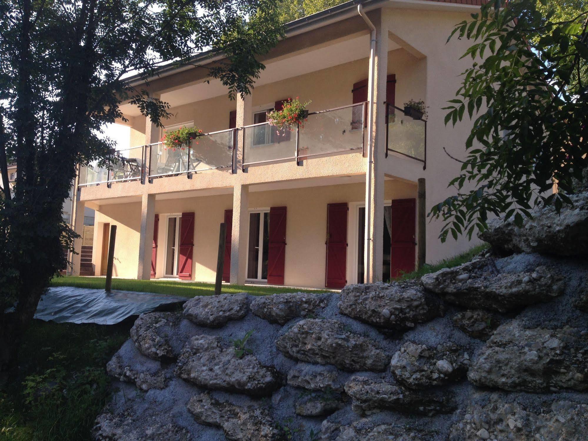 Le Mas De Servant Roulottes Et Chambres D'Hotes Auberives-en-Royans Esterno foto