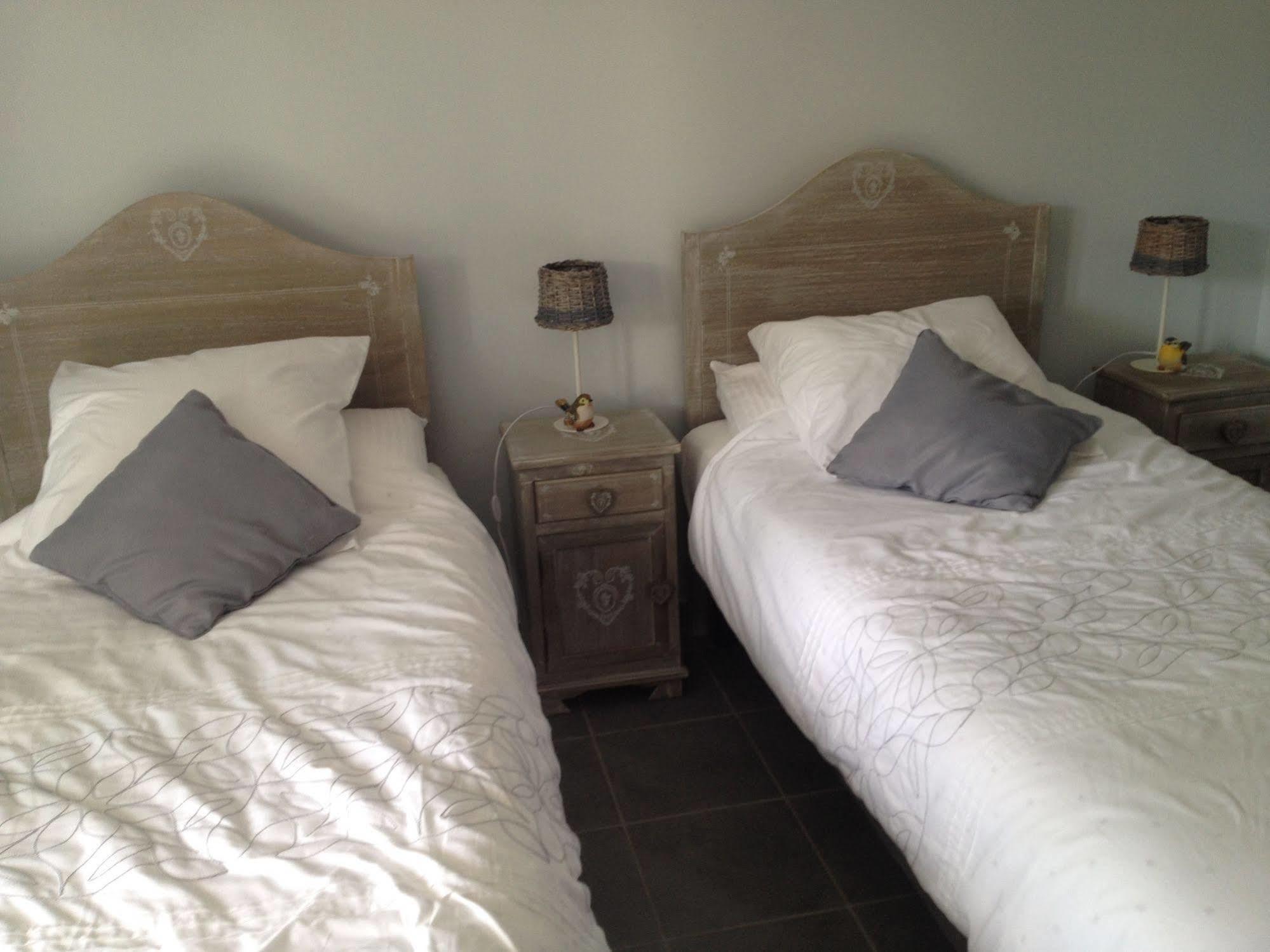 Le Mas De Servant Roulottes Et Chambres D'Hotes Auberives-en-Royans Esterno foto